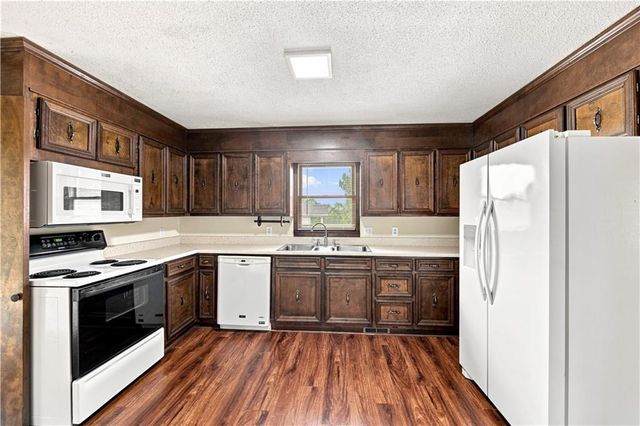 208 SE Woodland Circle, Calhoun, GA 30701