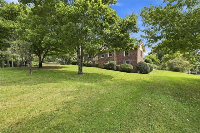 208 SE Woodland Circle, Calhoun, GA 30701