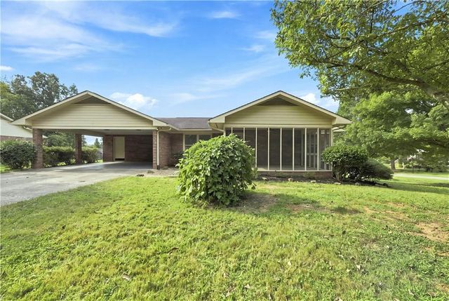 208 SE Woodland Circle, Calhoun, GA 30701