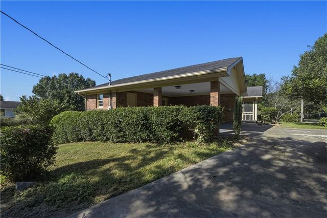 208 SE Woodland Circle, Calhoun, GA 30701