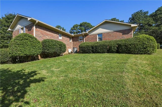 208 SE Woodland Circle, Calhoun, GA 30701