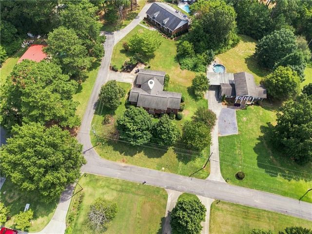 208 SE Woodland Circle, Calhoun, GA 30701