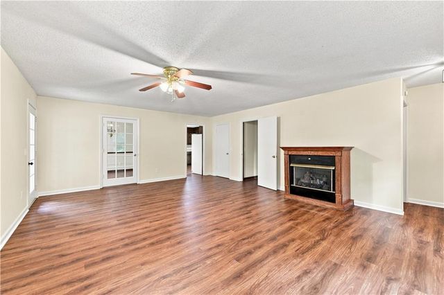 208 SE Woodland Circle, Calhoun, GA 30701