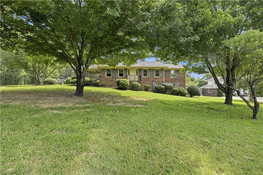 208 SE Woodland Circle, Calhoun, GA 30701