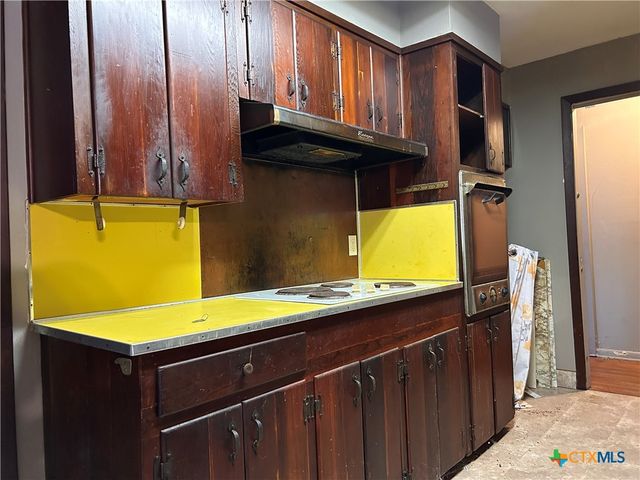 2012 Leon Drive, Port Lavaca, TX 77979