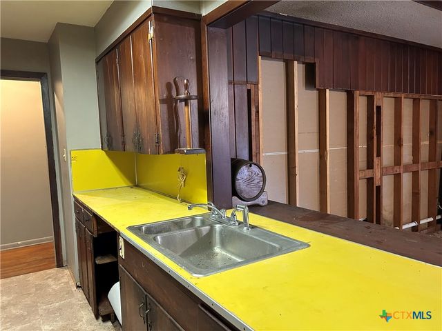 2012 Leon Drive, Port Lavaca, TX 77979