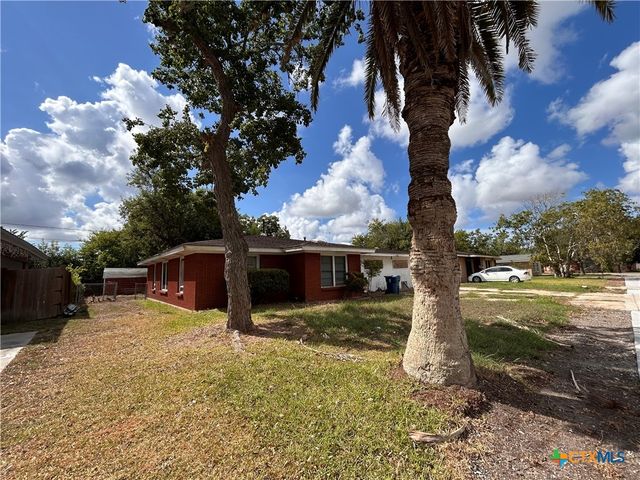 2012 Leon Drive, Port Lavaca, TX 77979