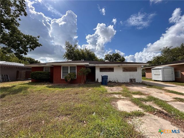 2012 Leon Drive, Port Lavaca, TX 77979