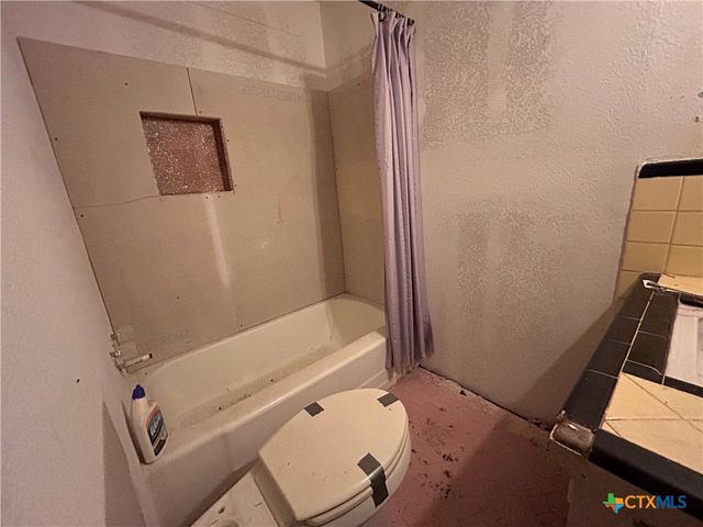 2012 Leon Drive, Port Lavaca, TX 77979