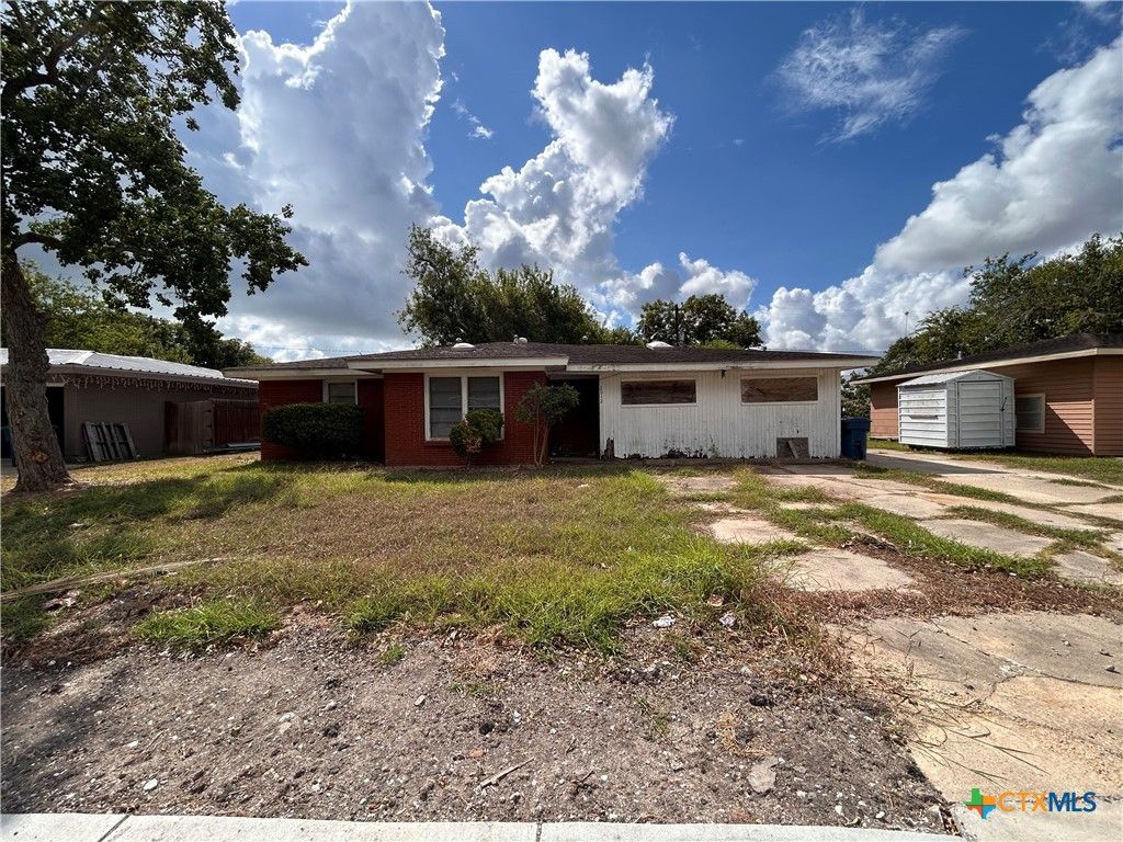 2012 Leon Drive, Port Lavaca, TX 77979