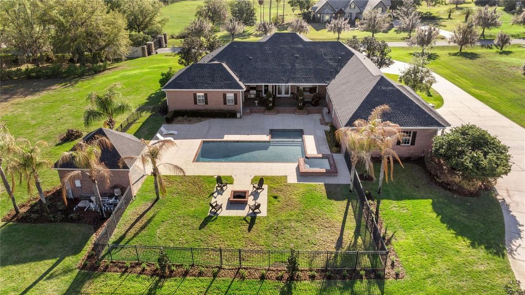 Image 12 of property listing at 8064 SE 15TH COURT, Ocala, FL 34480