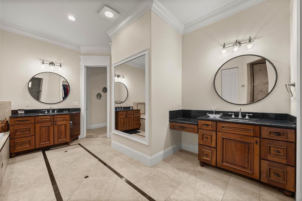 Image 40 of property listing at 8064 SE 15TH COURT, Ocala, FL 34480