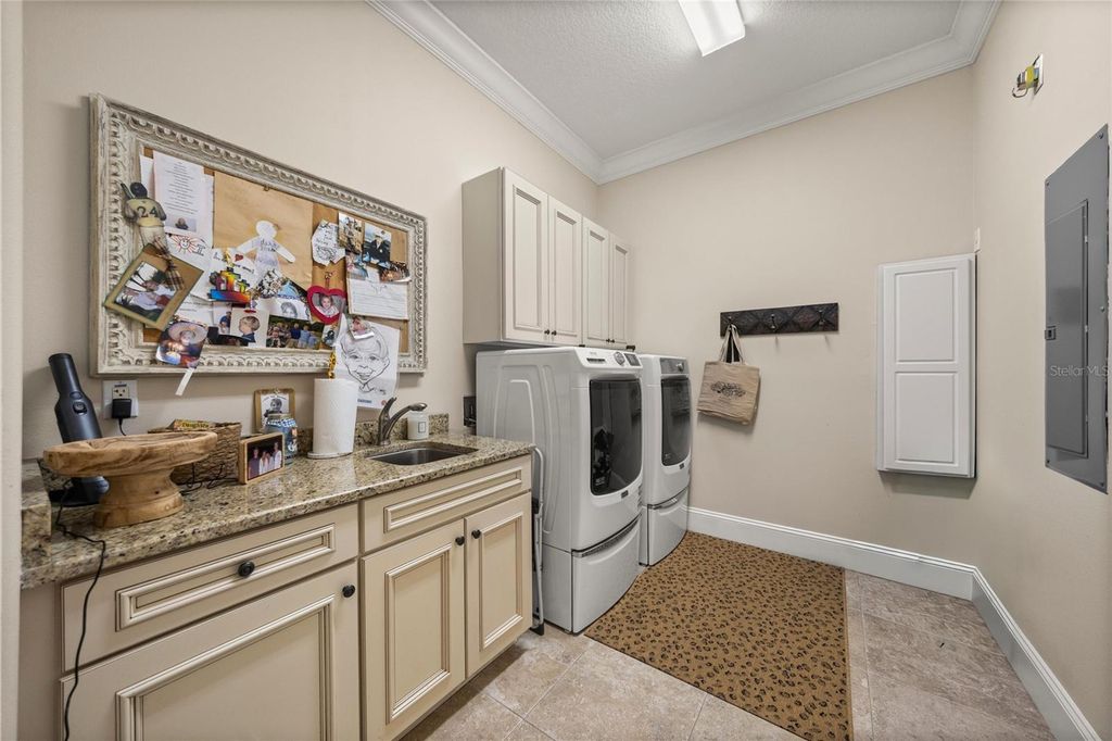 Image 56 of property listing at 8064 SE 15TH COURT, Ocala, FL 34480