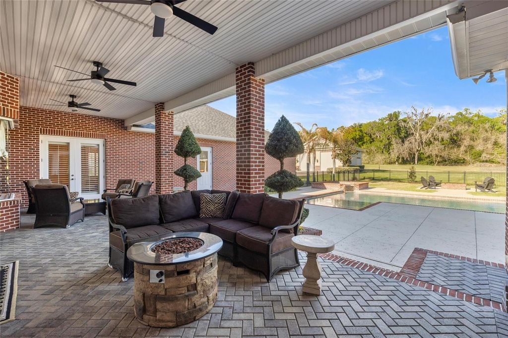 Image 62 of property listing at 8064 SE 15TH COURT, Ocala, FL 34480