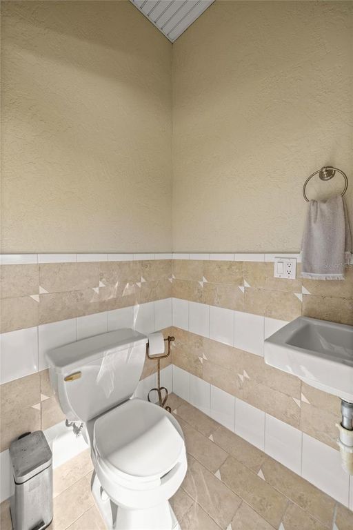 Image 70 of property listing at 8064 SE 15TH COURT, Ocala, FL 34480