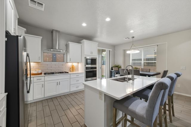 8722 SEVANO Circle NE, Albuquerque, NM 87113