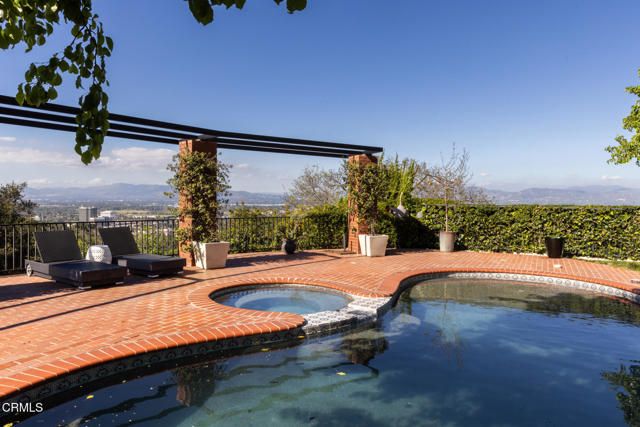 14593 Deervale Place, Sherman Oaks, CA 91403