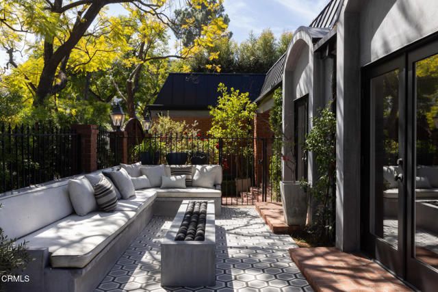 14593 Deervale Place, Sherman Oaks, CA 91403