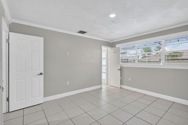 143 SW Grove Avenue, Port St. Lucie, FL 34983