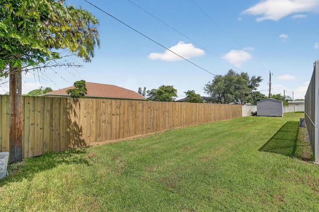 143 SW Grove Avenue, Port St. Lucie, FL 34983