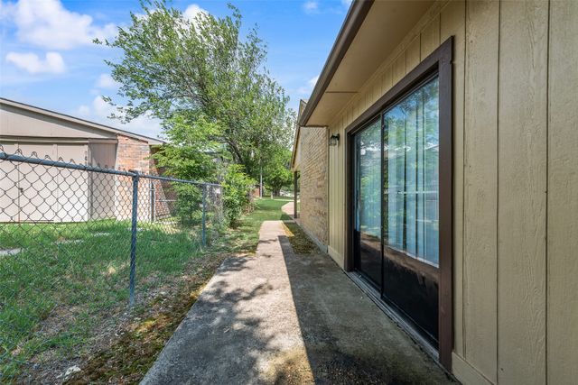 512 Matterhorn Street, Cedar Hill, TX 75104
