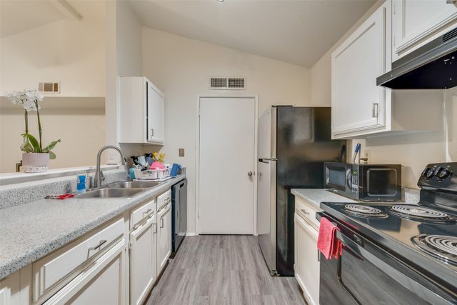 512 Matterhorn Street, Cedar Hill, TX 75104