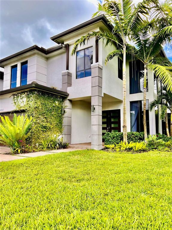 16002 SW 136th Way, Miami, FL 33196