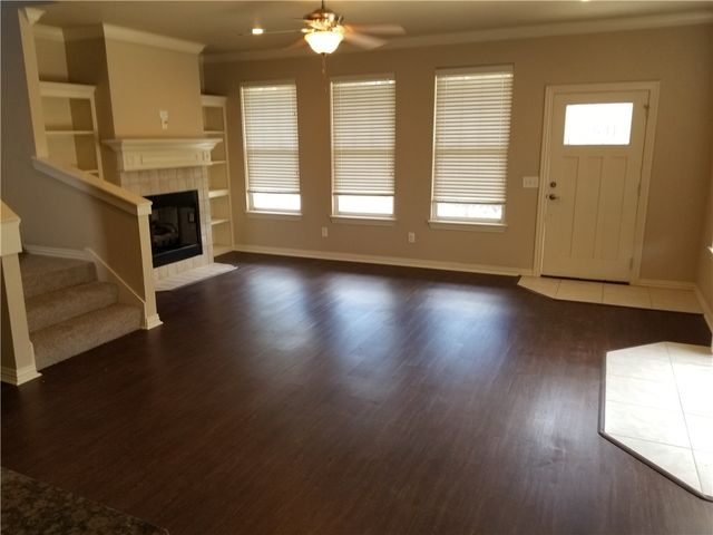 637 N Longfellow Lane, Fayetteville, AR 72704