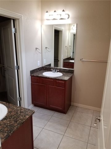 637 N Longfellow Lane, Fayetteville, AR 72704