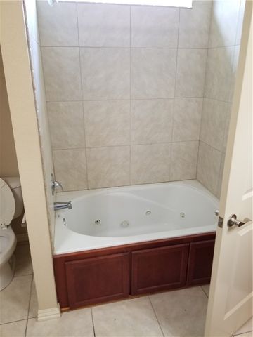 637 N Longfellow Lane, Fayetteville, AR 72704