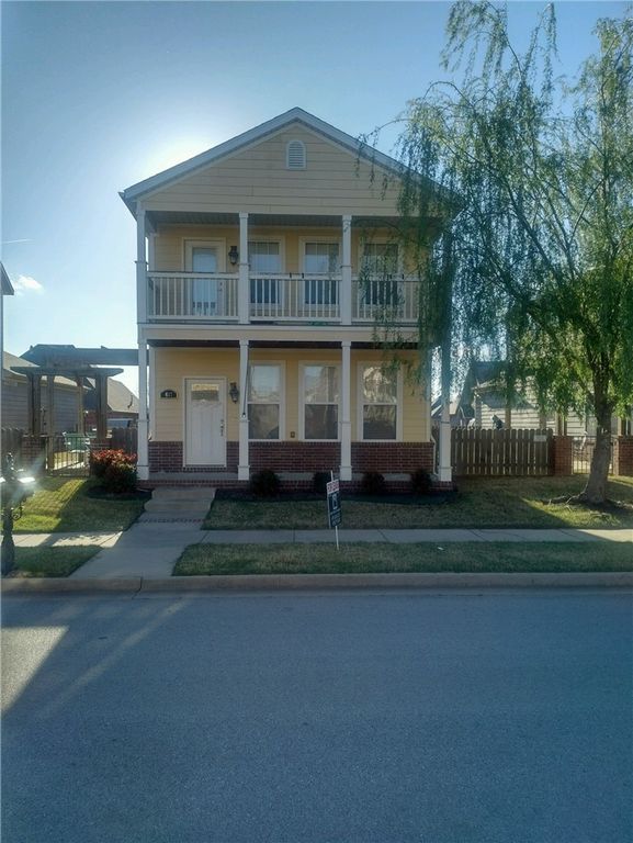 637 N Longfellow Lane, Fayetteville, AR 72704