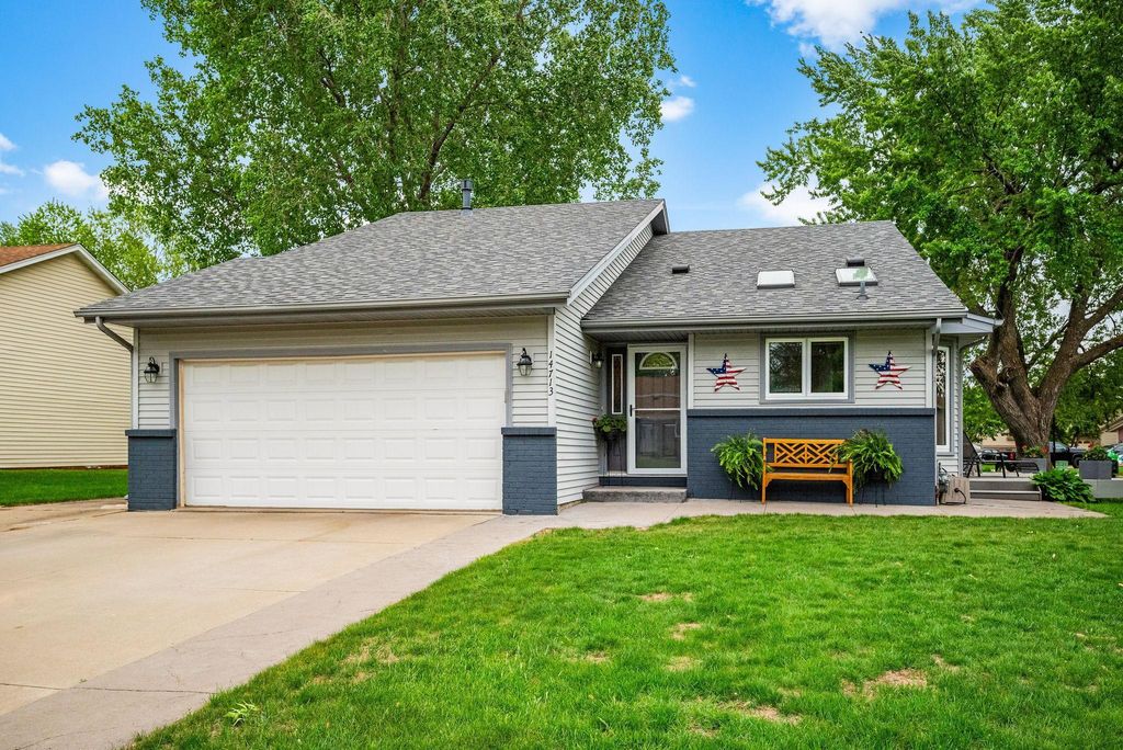 14713 Westcliffe Drive, Burnsville, MN 55306