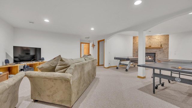420 N Country LANE, Fond Du Lac, WI 54935