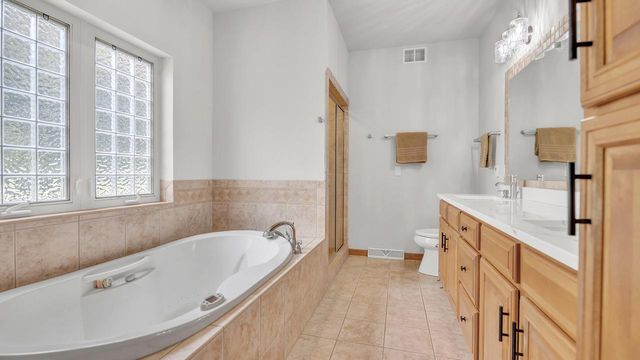420 N Country LANE, Fond Du Lac, WI 54935