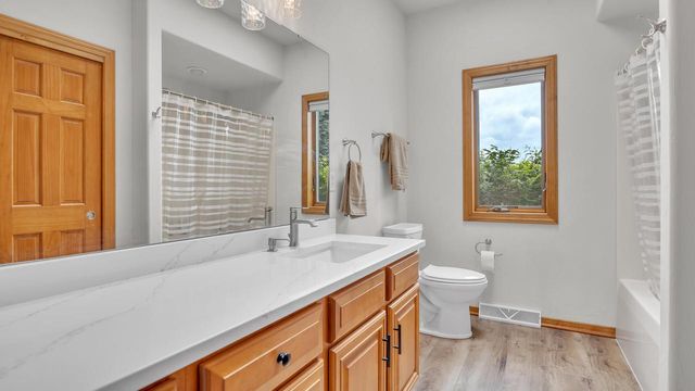 420 N Country LANE, Fond Du Lac, WI 54935