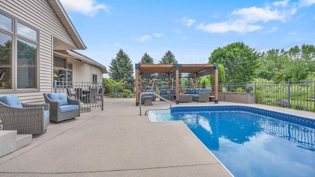 420 N Country LANE, Fond Du Lac, WI 54935