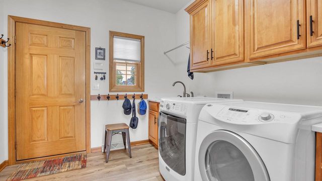 420 N Country LANE, Fond Du Lac, WI 54935