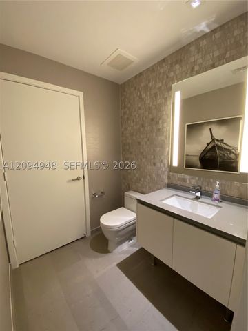 88 SW 7th St 1904, Miami, FL 33130