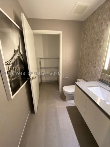 88 SW 7th St 1904, Miami, FL 33130