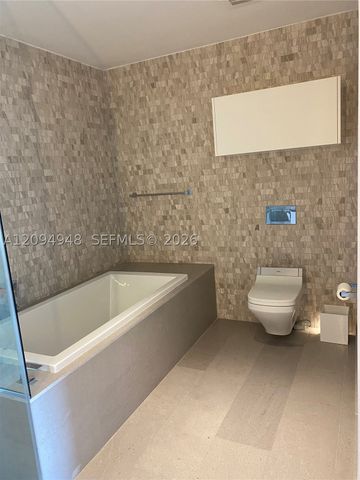 88 SW 7th St 1904, Miami, FL 33130