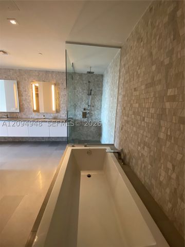88 SW 7th St 1904, Miami, FL 33130
