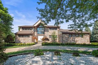 1900 Seminole Court, Bloomfield Hills, MI 48302