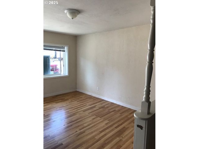 312 Se FRONT St Se, Oakland, OR 97462