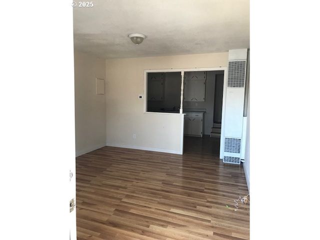 312 Se FRONT St Se, Oakland, OR 97462