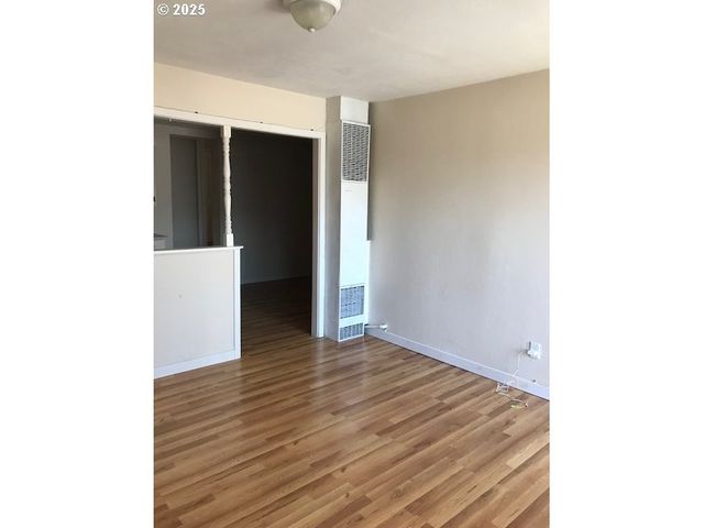 312 Se FRONT St Se, Oakland, OR 97462