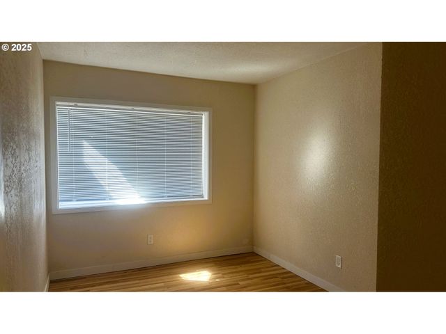 312 Se FRONT St Se, Oakland, OR 97462