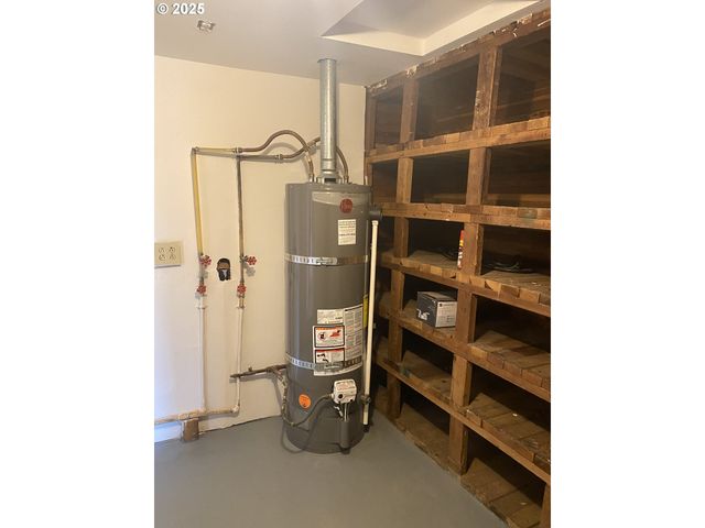 312 Se FRONT St Se, Oakland, OR 97462