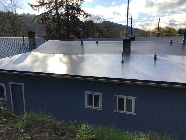 312 Se FRONT St Se, Oakland, OR 97462