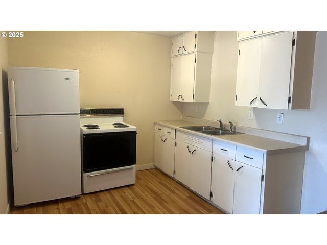 312 Se FRONT St Se, Oakland, OR 97462