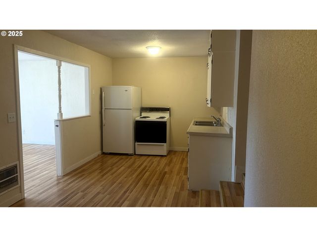 312 Se FRONT St Se, Oakland, OR 97462